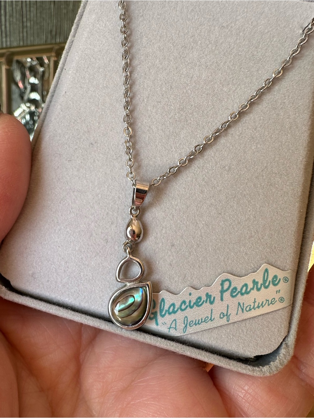 Glacier Pearle teardrop abalone shell pendant necklace - Picture 3 of 4